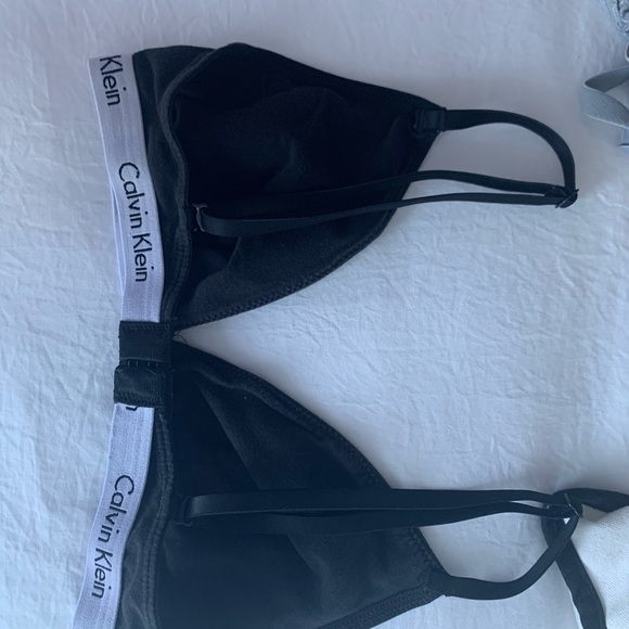 Calvin Klein women’s carousel triangle bralette - Picture 4 of 9